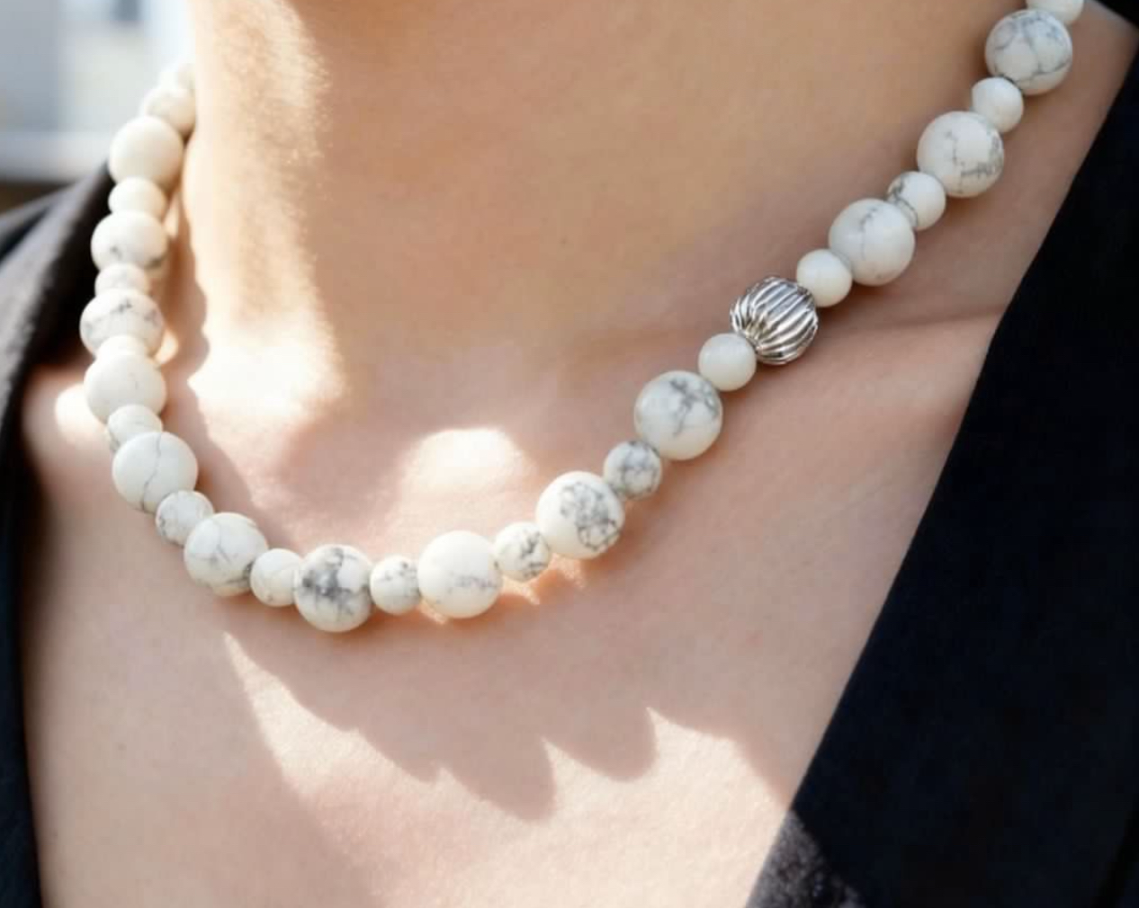 Vintage Cultural White Turquoise Beaded Necklace | Silver Carved Spacer Design｜復古文創白松石串珠項鍊｜銀色雕花隔珠設計款