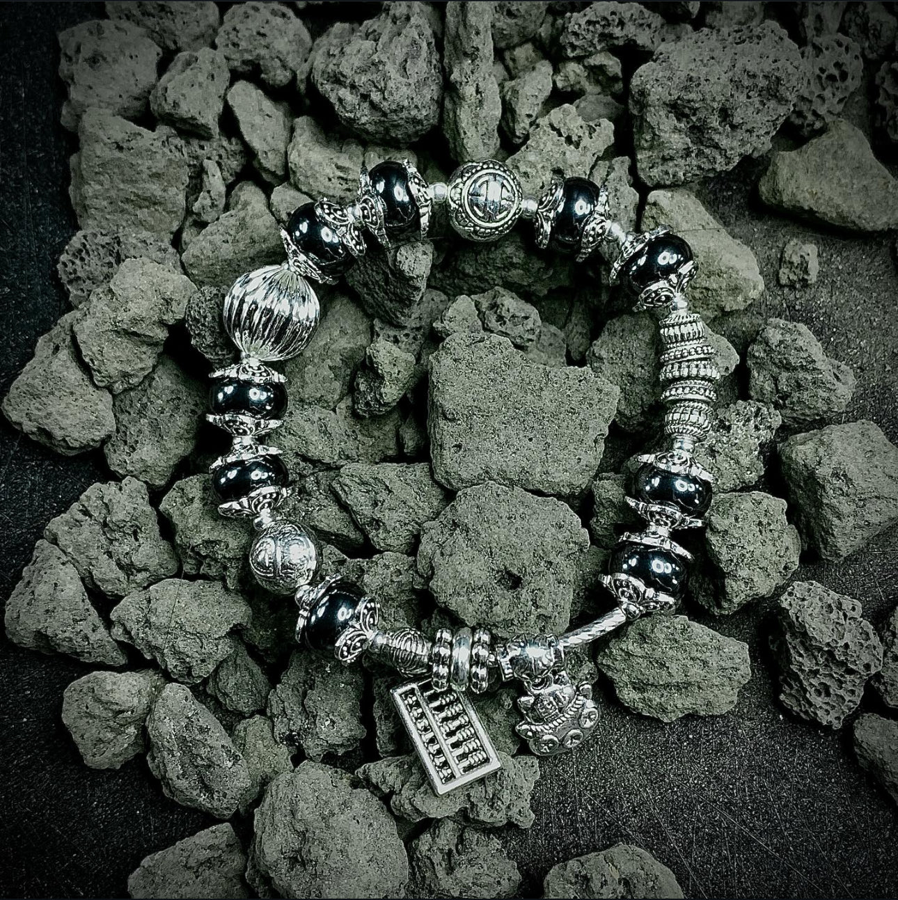 Hematite Serendipity Box｜Custom Size・Choose Your Meaning・Random Charm Style｜赤鐵礦結緣盲盒｜客製手圍・選擇寓意・隨機藏銀配飾 海底輪