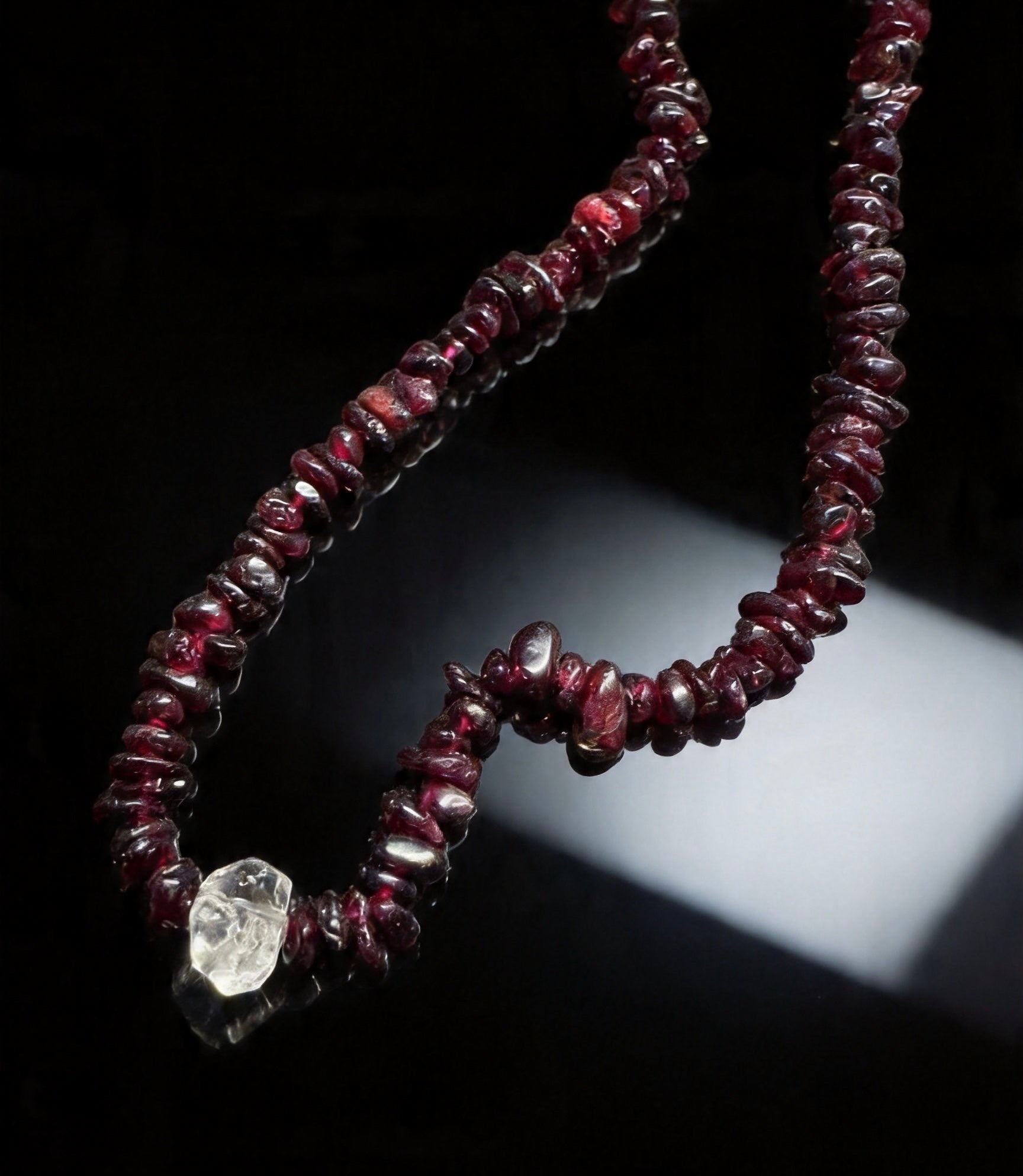 Natural Garnet and Herkimer Diamond Necklace | Women's Stone & Purification Crystal | Healing Crystal Jewelry for Vitality & Chakra Balance | Mother's Day Birthday Gift for Her ｜石榴石閃靈頸鏈｜女人石x淨化之石 雙重能量｜旺氣血・平衡七輪｜母親節生日禮物｜7-13mm 40cm