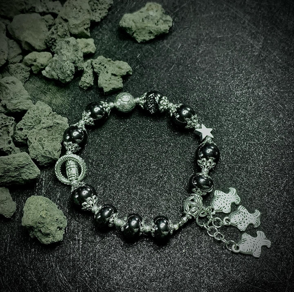 Hematite Serendipity Box｜Custom Size・Choose Your Meaning・Random Charm Style｜赤鐵礦結緣盲盒｜客製手圍・選擇寓意・隨機藏銀配飾 海底輪