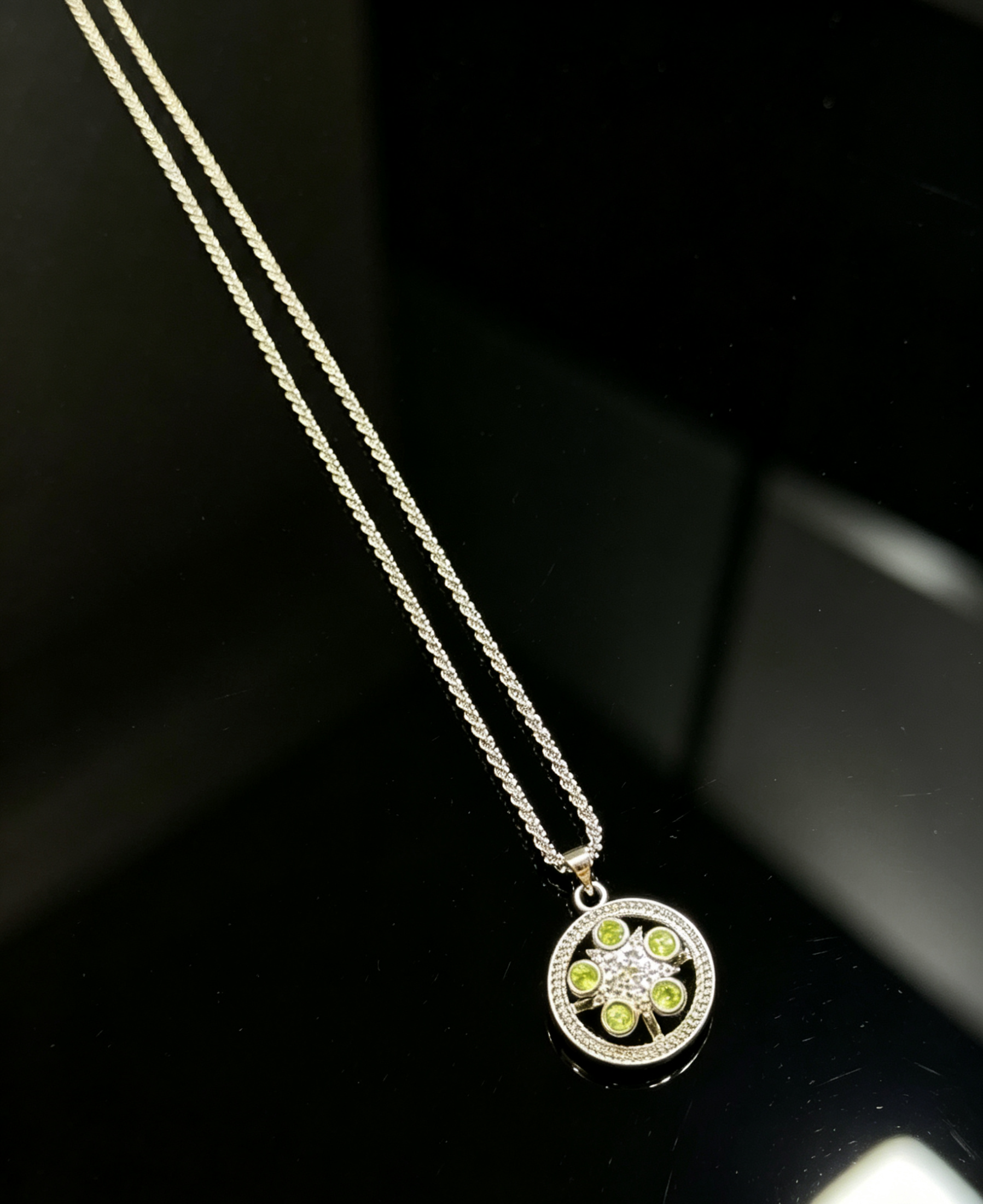 Peridot Spinner Necklace | Yellow-Green Gemstone Design｜橄欖石轉盤項鍊｜黃綠寶石設計款