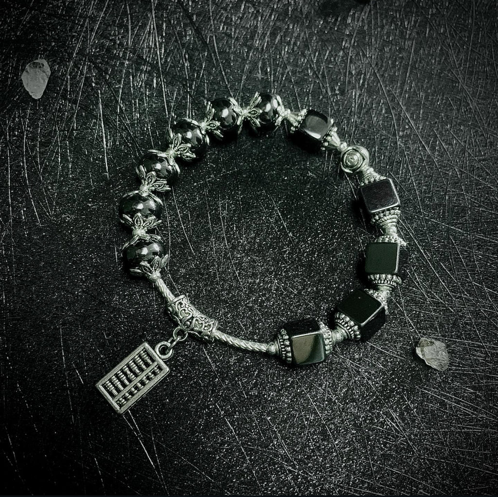 Hematite Serendipity Box｜Custom Size・Choose Your Meaning・Random Charm Style｜赤鐵礦結緣盲盒｜客製手圍・選擇寓意・隨機藏銀配飾 海底輪
