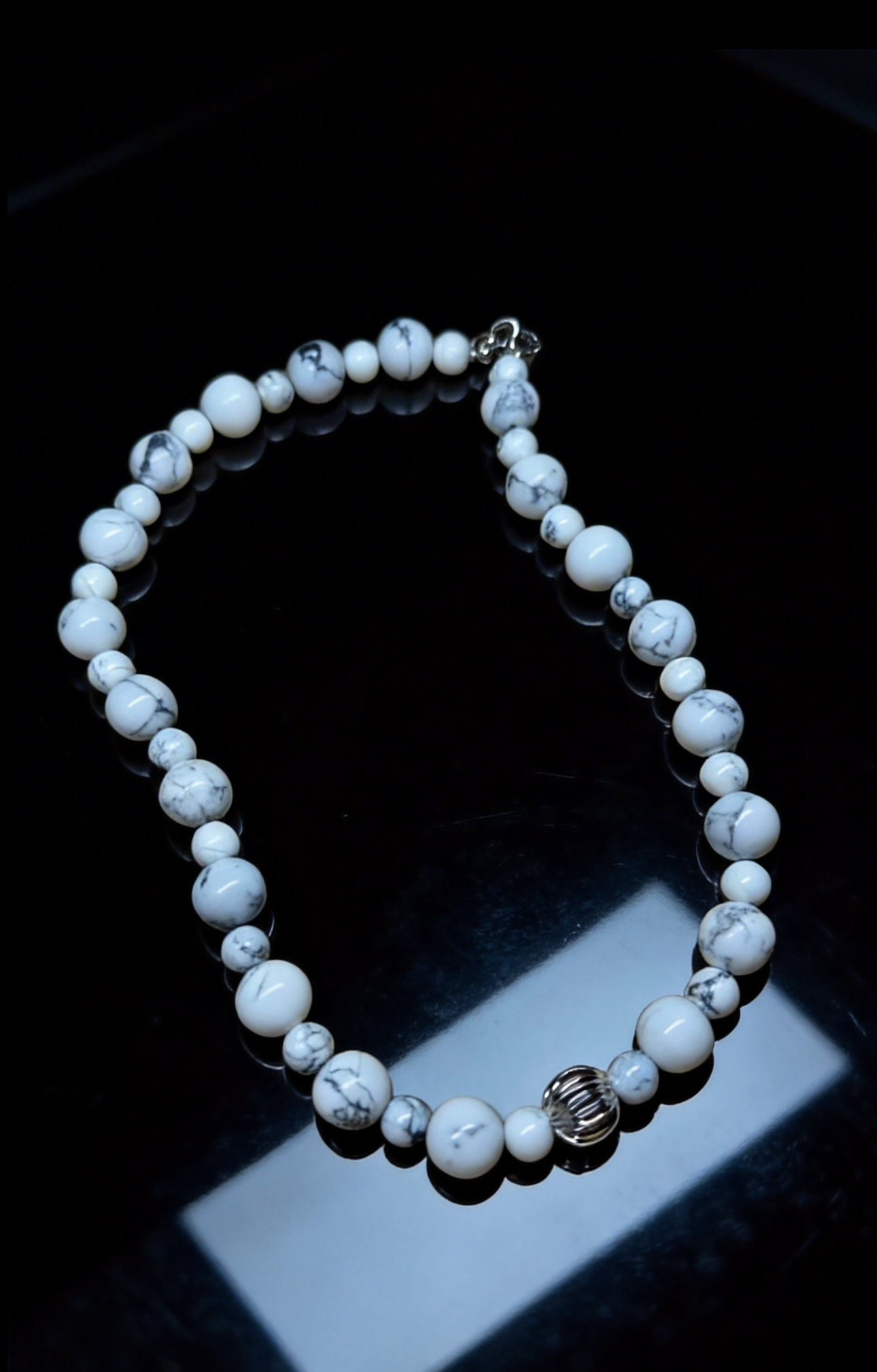 Vintage Cultural White Turquoise Beaded Necklace | Silver Carved Spacer Design｜復古文創白松石串珠項鍊｜銀色雕花隔珠設計款
