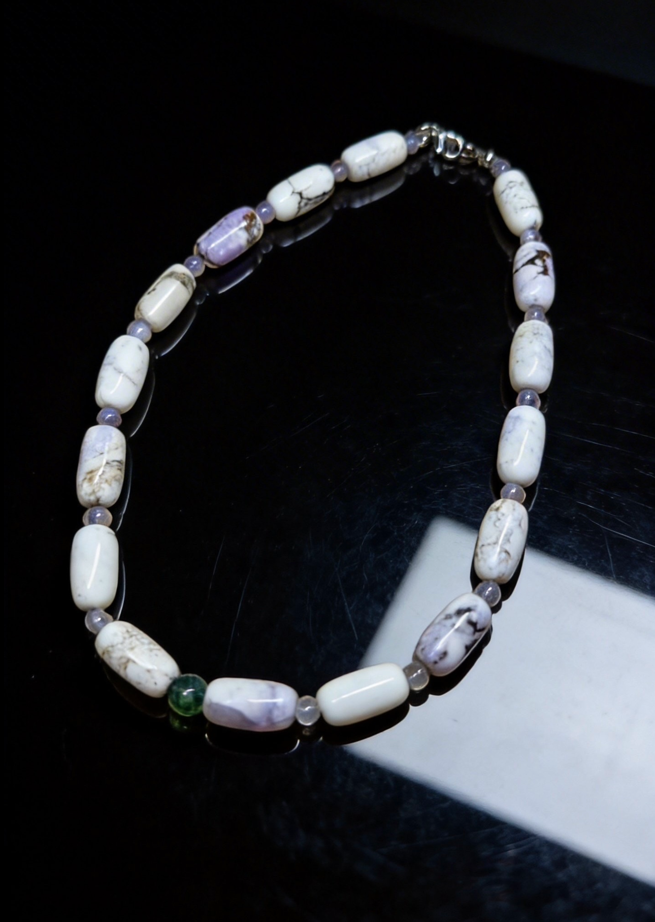 Vintage Cultural White Turquoise Beaded Necklace | Silver Carved Spacer Design｜復古文創白松石串珠項鍊｜銀色雕花隔珠設計款